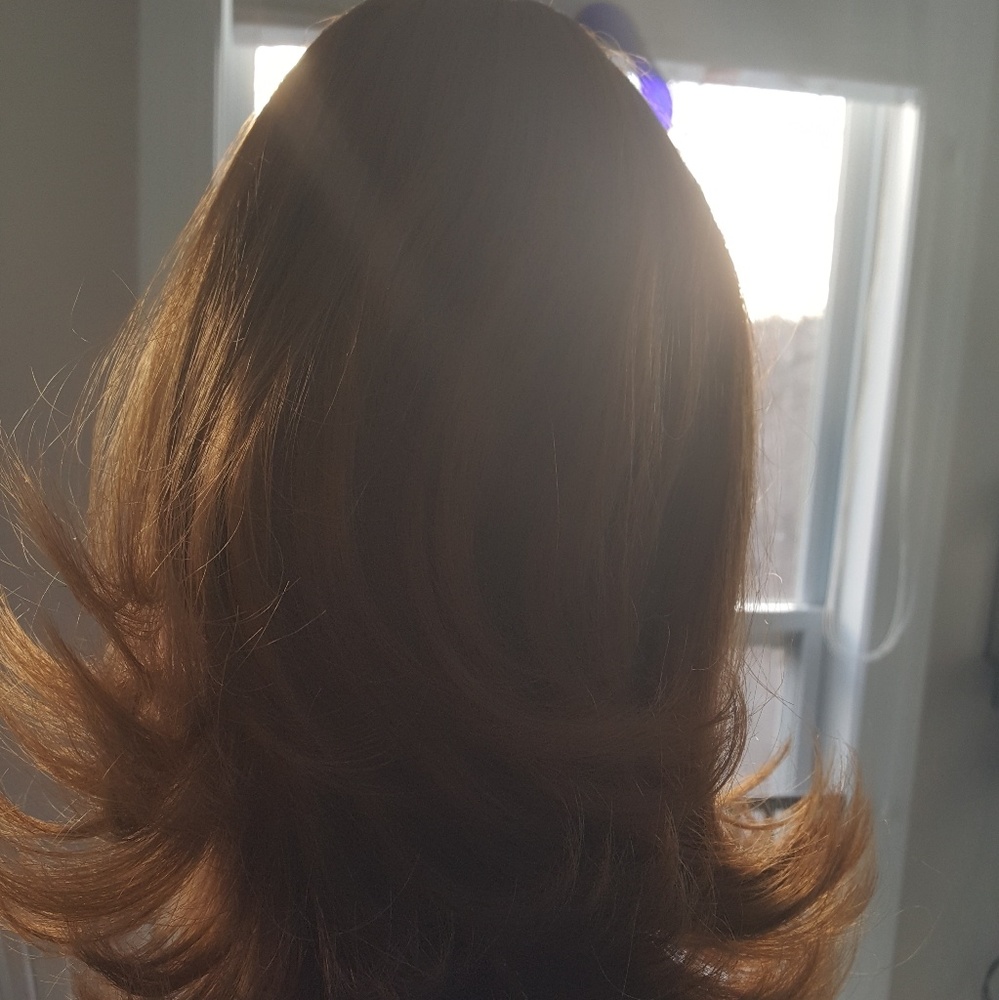 Auburn slight flip/curl drawstring pony.